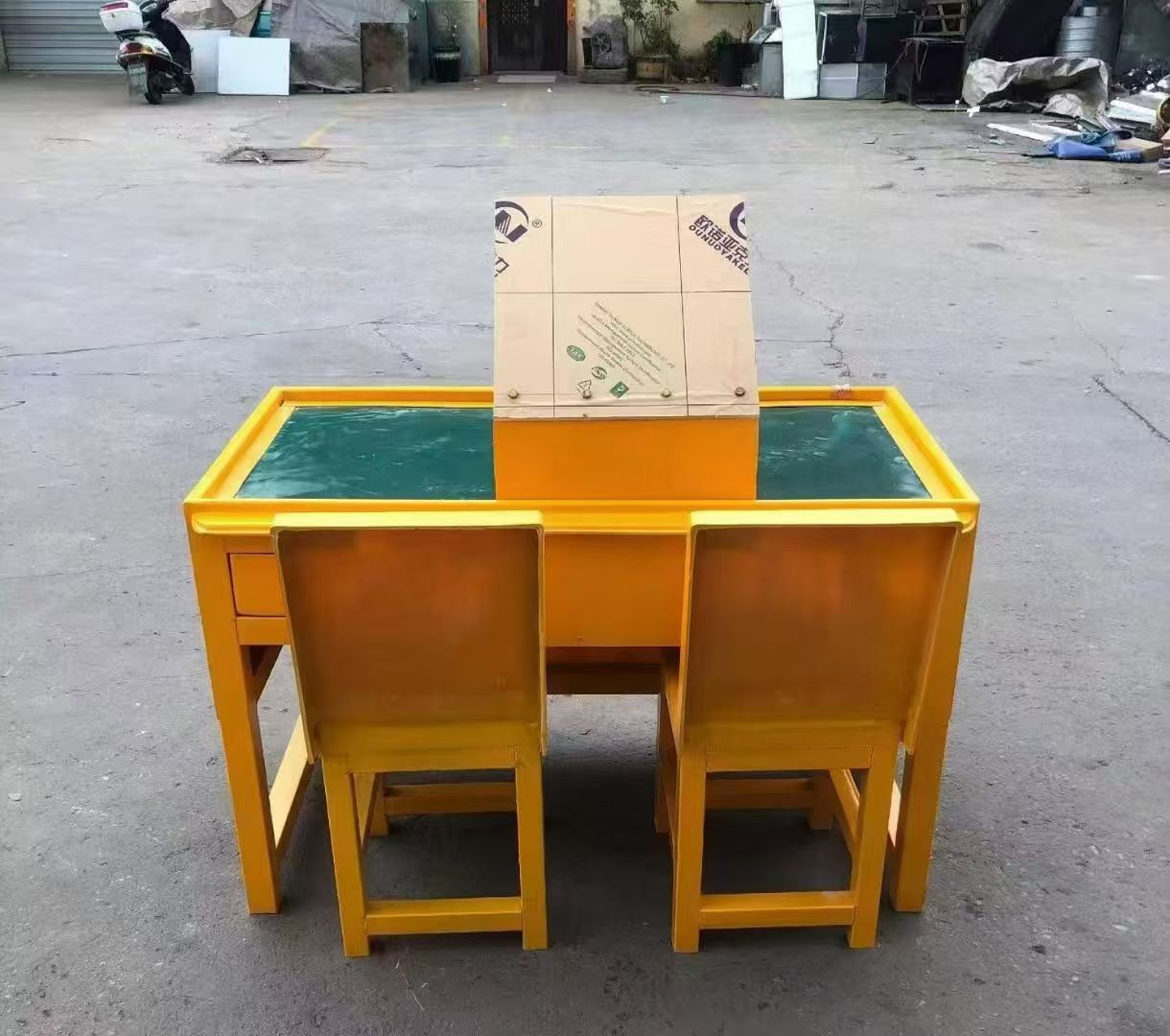 原阳防静电导通桌井下煤矿火工品发放桌：危险品流转的安全守护者